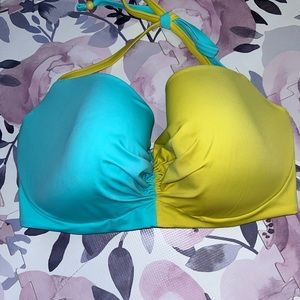 NEVER BEEN WORN Victoria’s Secret two toned bikini top with underwire!!!!